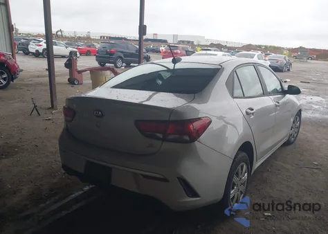 2021 Kia Rio S z USA, uszkodzony, nr VIN 3KPA24AD8ME369810